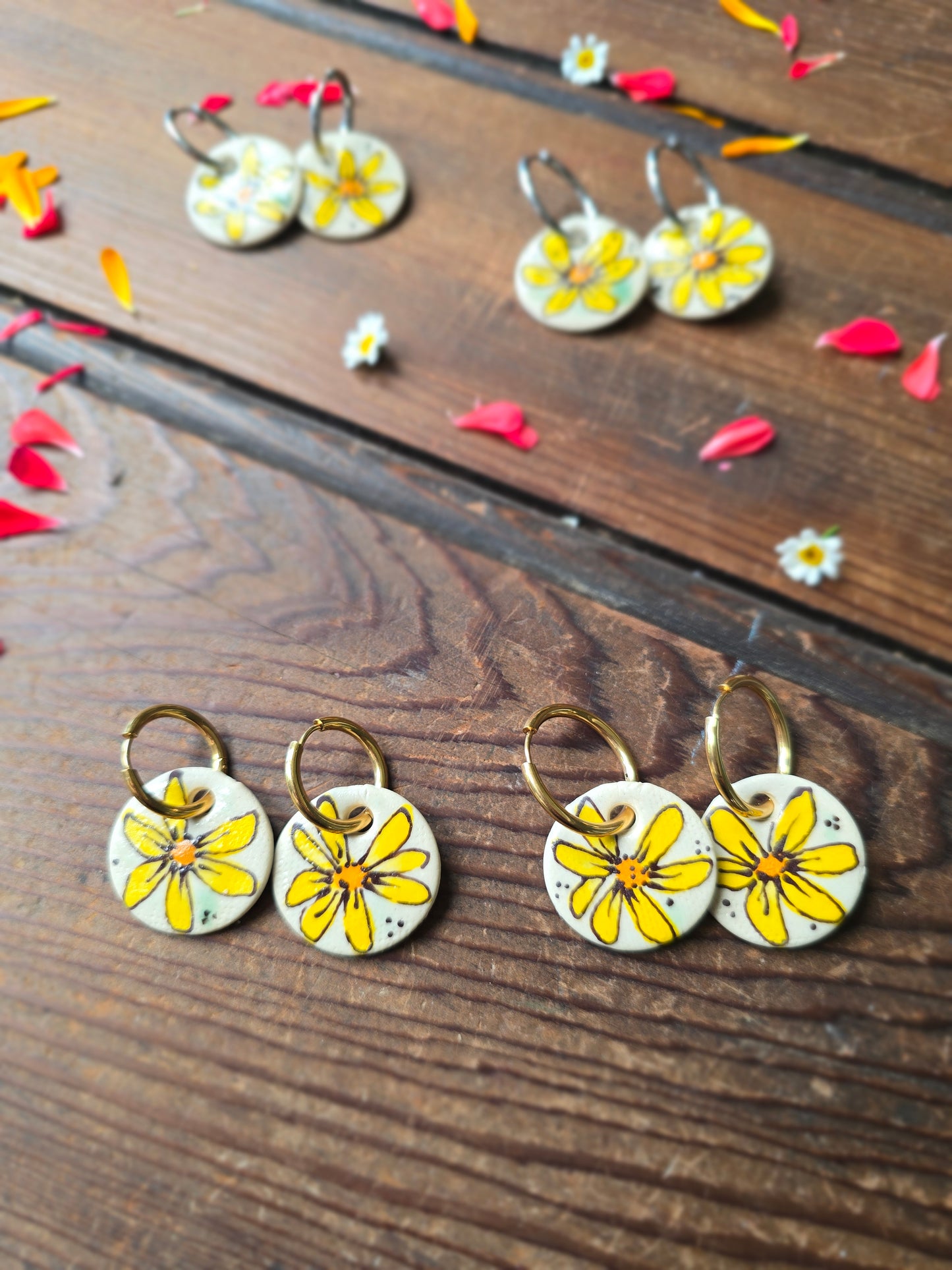 Daisy Earrings ~ Round Small