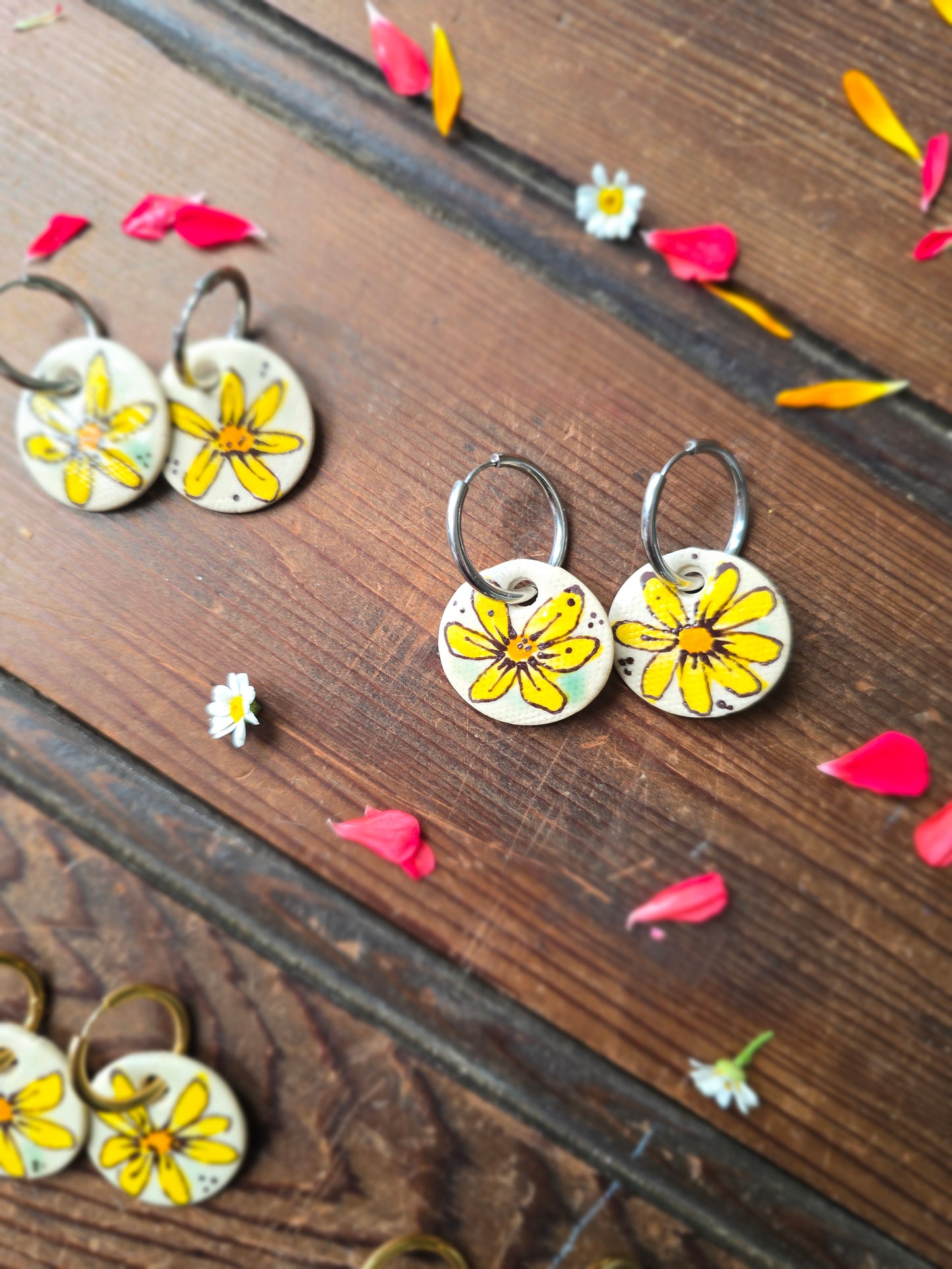 Daisy Earrings ~ Round Small