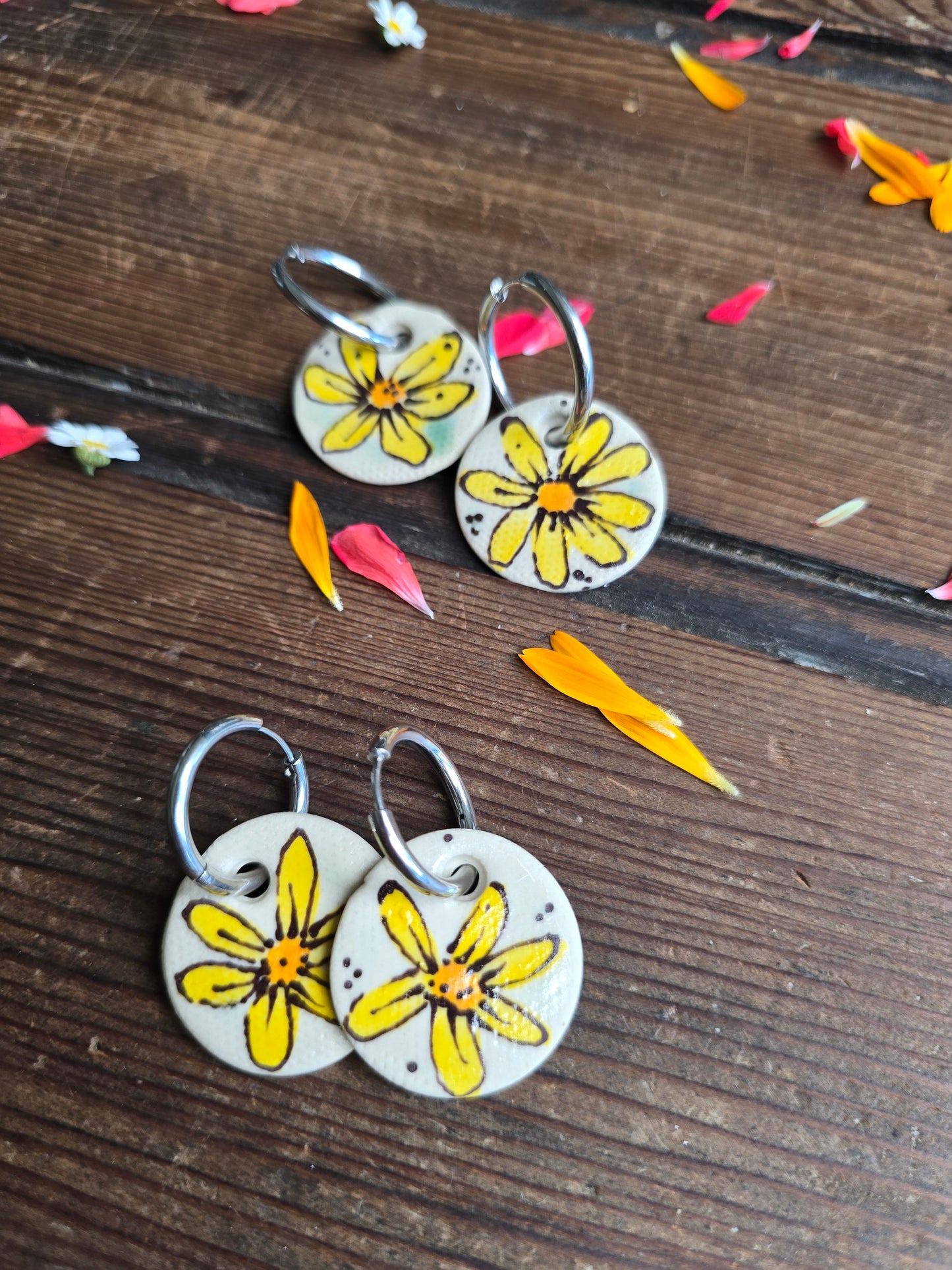 Daisy Earrings ~ Round Small