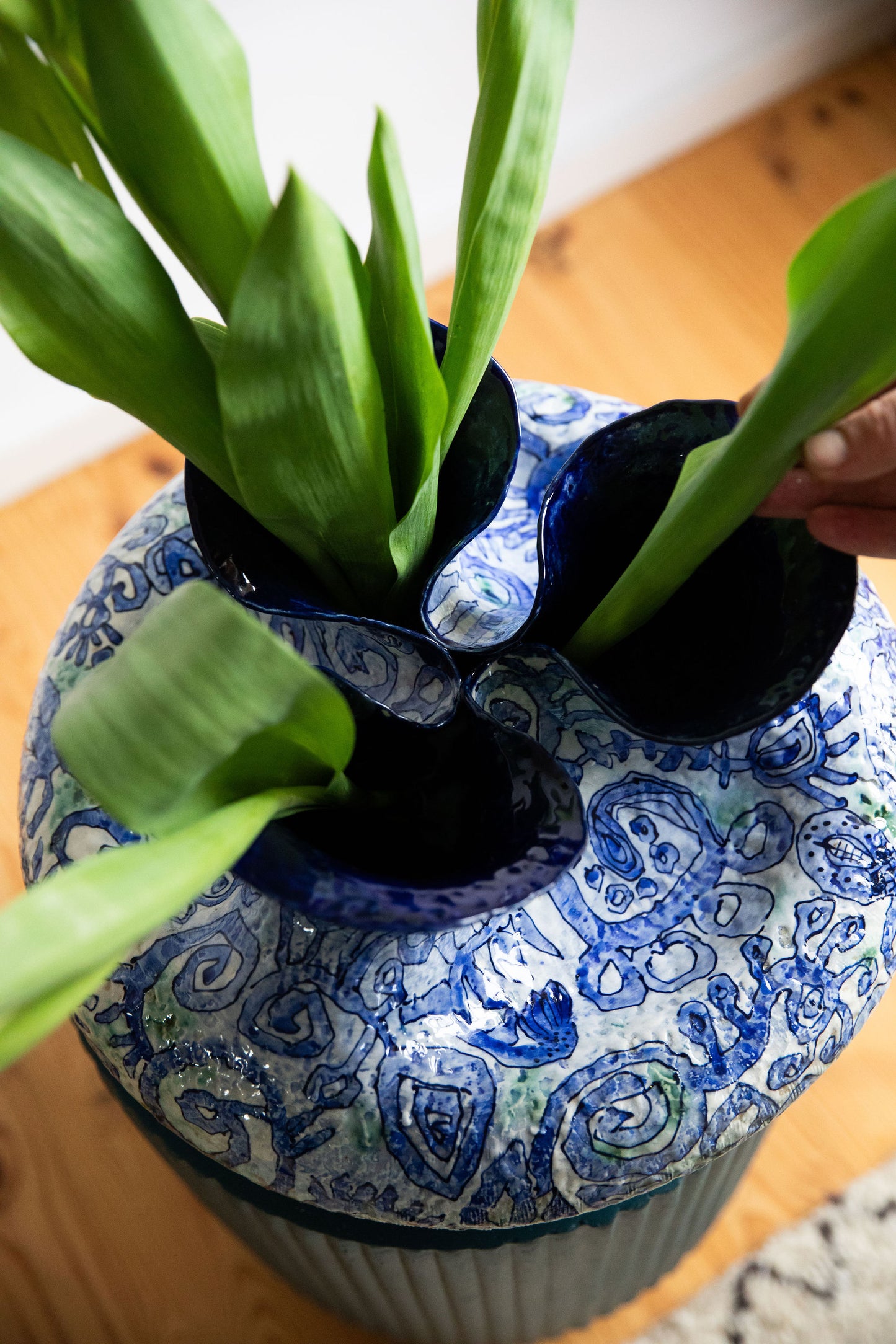 Blue Scribble ~ Tulipiere Vase