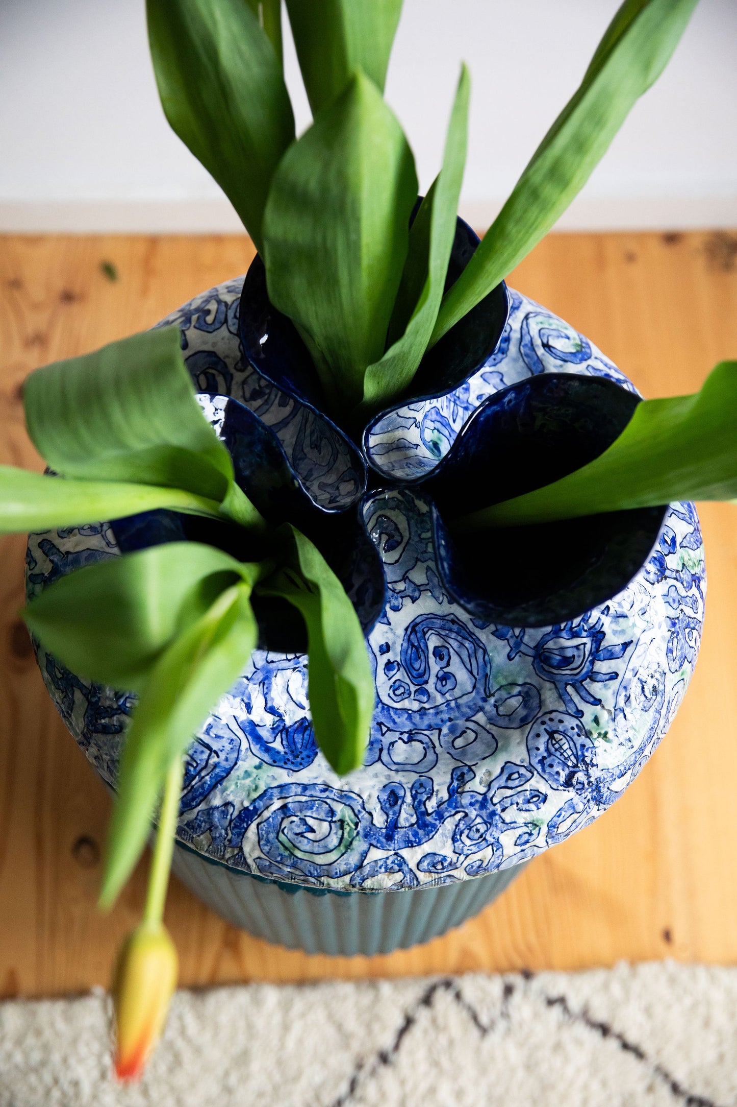 Blue Scribble ~ Tulipiere Vase