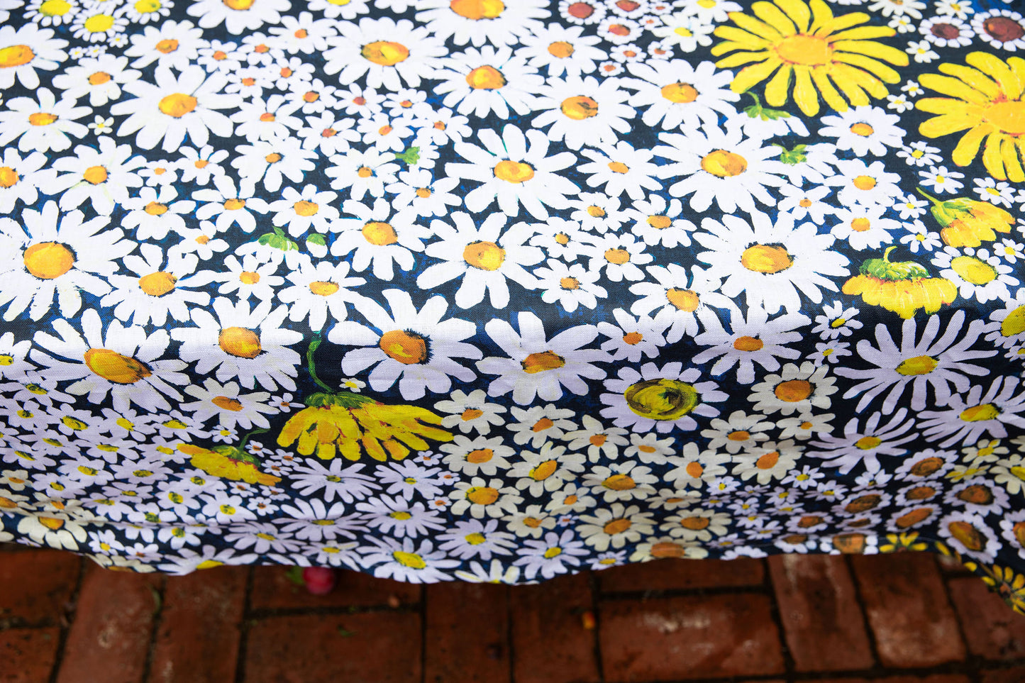 Daisy Days ~ 100% Linen Tablecloth